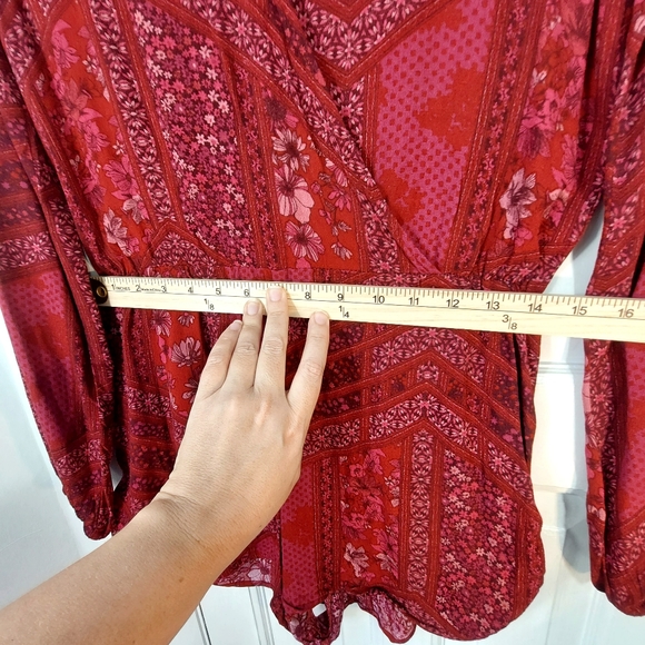 Kendall & Kylie Red Paisley Long Sleeve V-Neck Romper Sz M - Picture 14 of 16